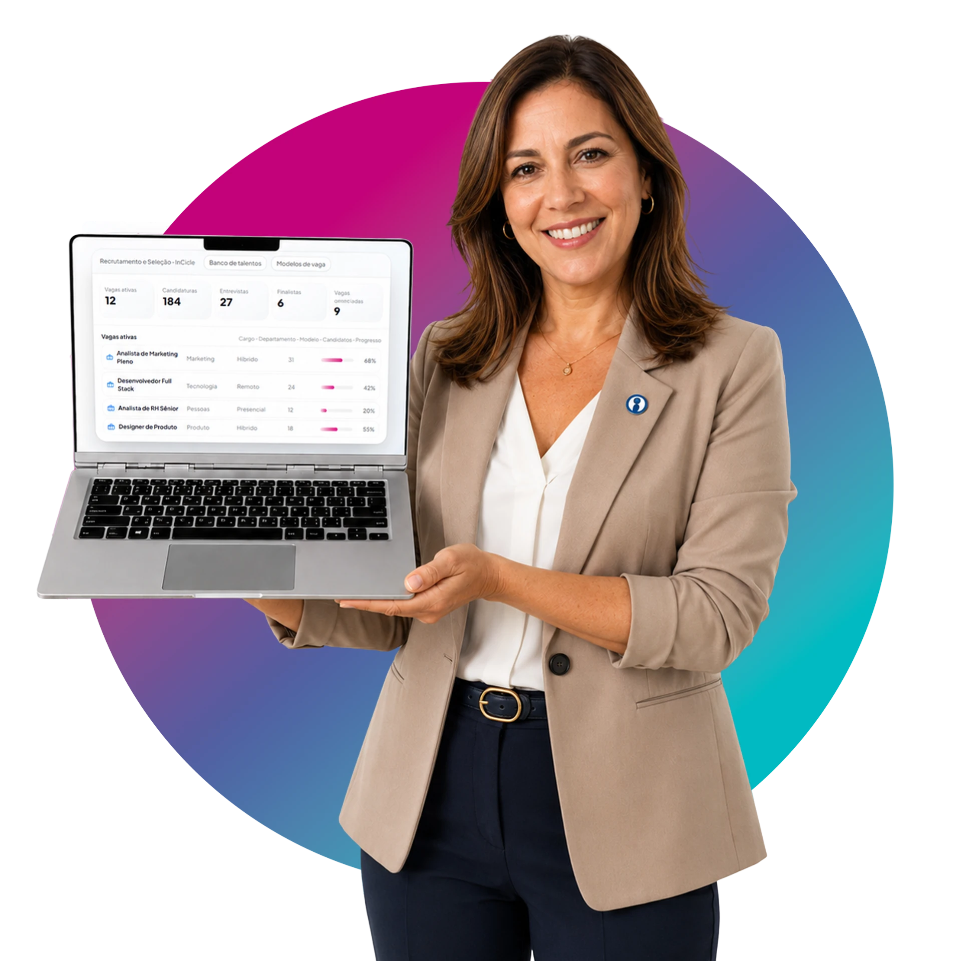 Executiva utilizando o módulo de Recrutamento e Seleção da InCicle em um notebook