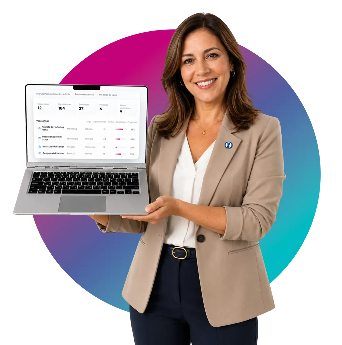 Executiva utilizando o módulo de Recrutamento e Seleção da InCicle em um notebook