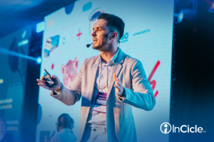 Rafael Giupponi durante palestra sobre RH Extraordinário
